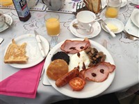 Frukost hos Kate p&aring; Meadowside B&B