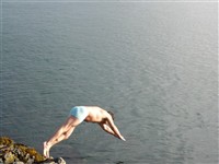 Peter W tar sig ett dopp utanf&ouml;r Caol Ila