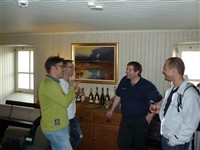 Samspr&aring;kar med personal p&aring; Lagavulin