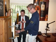 Lasse tappar upp en bourbonlagrad Aberlour